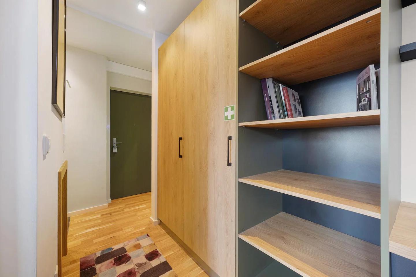 M&m Living In Apartment *